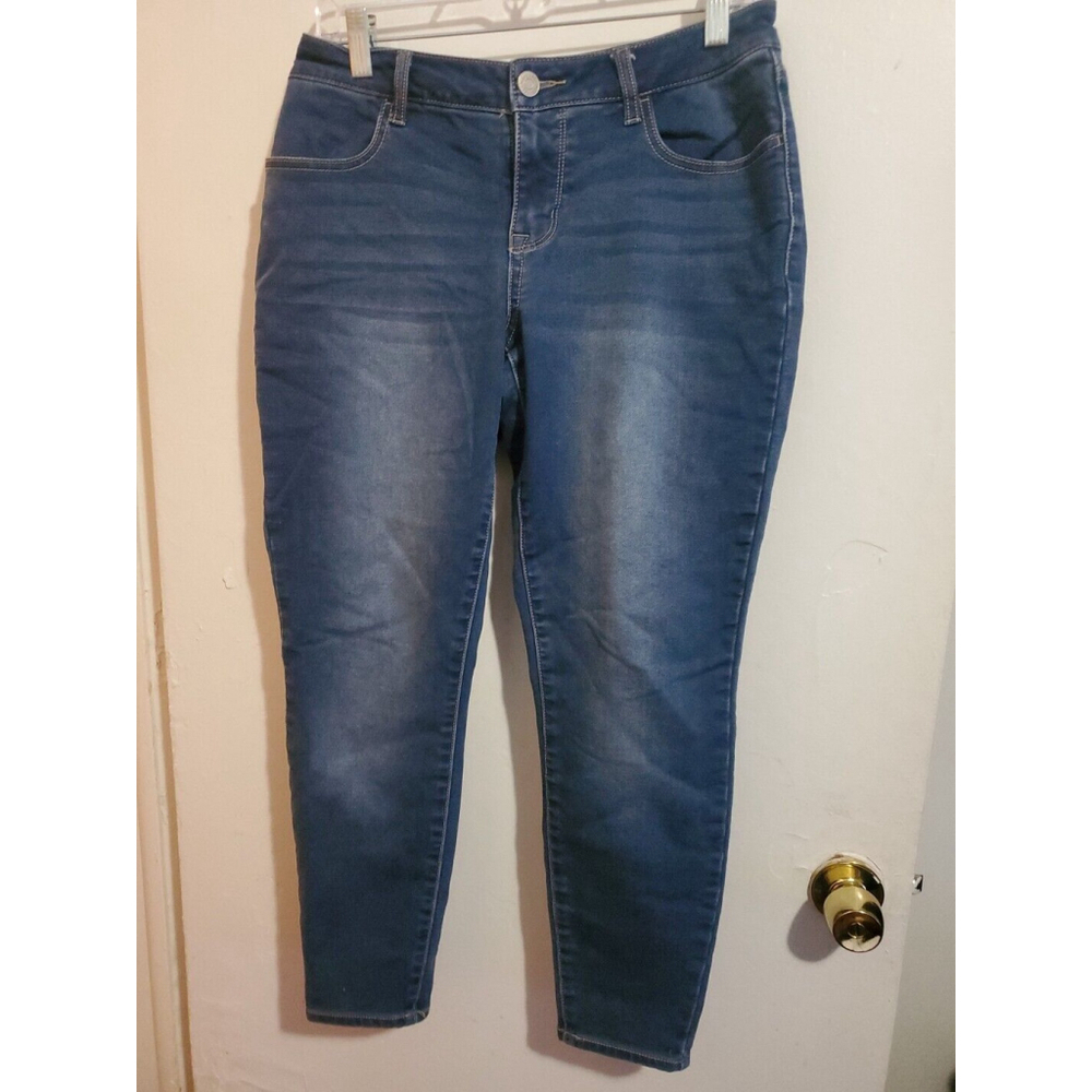 Maurices Jeans Regular Fit Straight Leg Low Rise Women's Size M - S